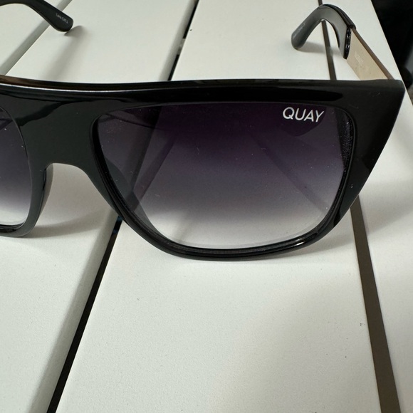Quay Australia Sunglasses - Picture 3 of 7